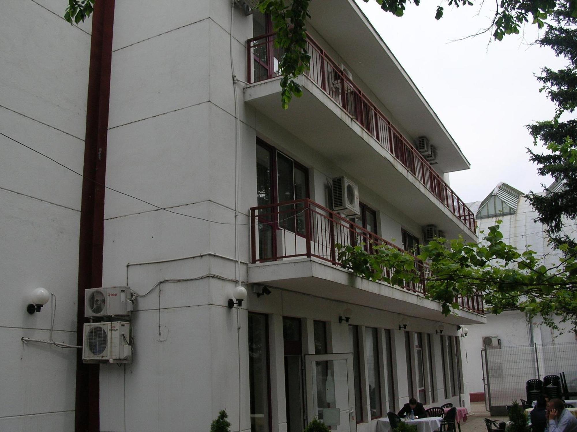 Federatia Romana De Scrima - Hotel Floreta De Aur Bükreş Dış mekan fotoğraf