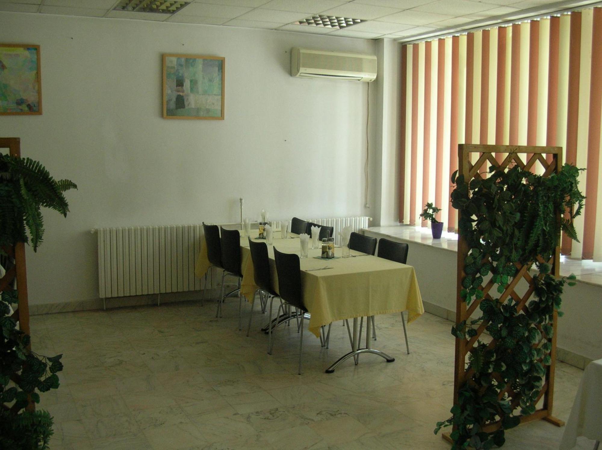 Federatia Romana De Scrima - Hotel Floreta De Aur Bükreş Dış mekan fotoğraf